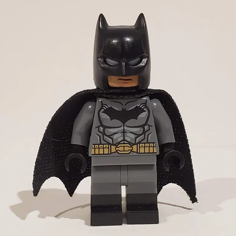 Batman, Dark Bluish Gray Suit, Black Cape and Cowl, Black Head, Black Boots, Small Batman Logo