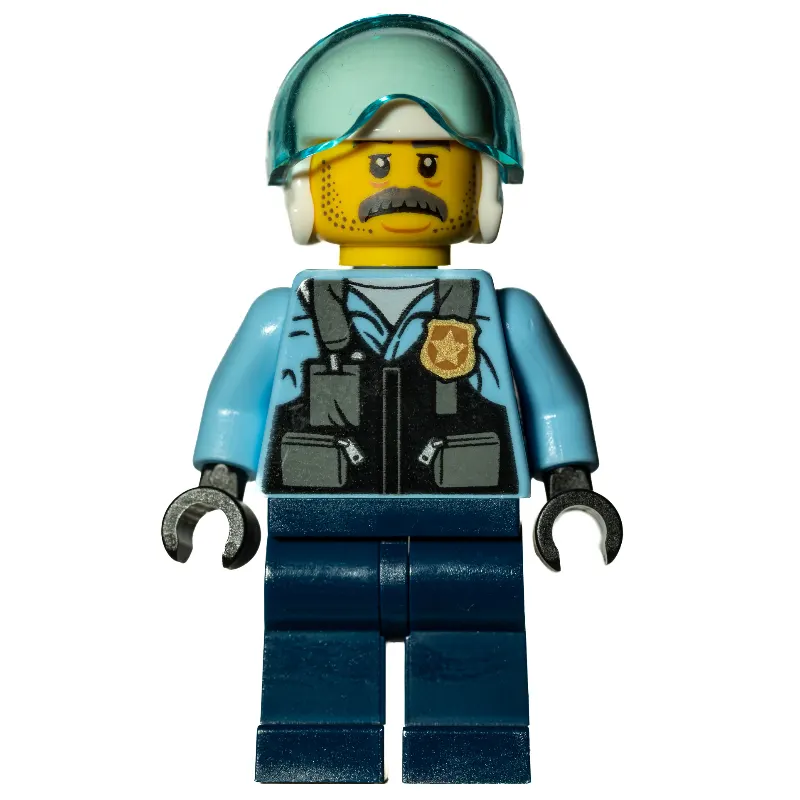 Sam Grizzled, Helmet and Visor