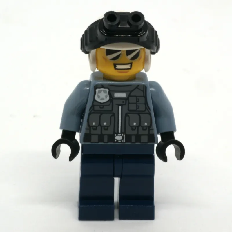 Duke Detain, Helmet and Goggles