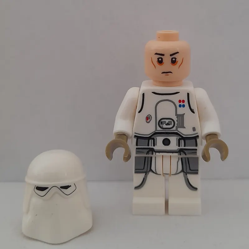 Snowtrooper, White Hips, Light Nougat Head, Officer