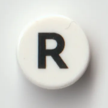 Tile Round 1 x 1 with Black 'R' print