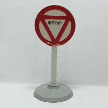 Road Sign Old Round with White Arrow Right Print & Type 1 Base
