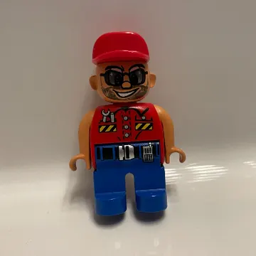 Duplo Figure, Early, Cap Red, Blue Legs, Shirt with Pockets and Wrench, Belt with Silver Buckle, Sunglasses and Beard Print