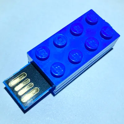 Electric Brick 2 x 4 with USB Flash Drive 8GB